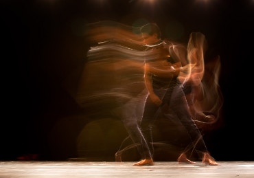 Mouvement d'un danseur au violon.